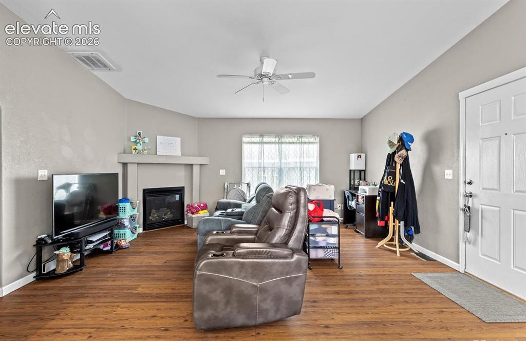 Image 5 of 33: Living Room