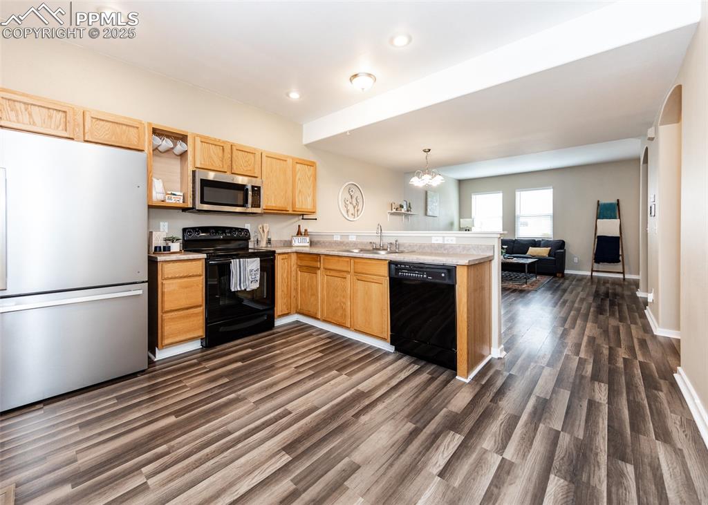Image 10 of 36: Kitchen