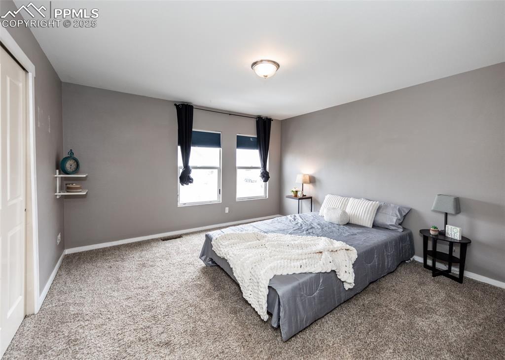 Image 16 of 36: Bedroom
