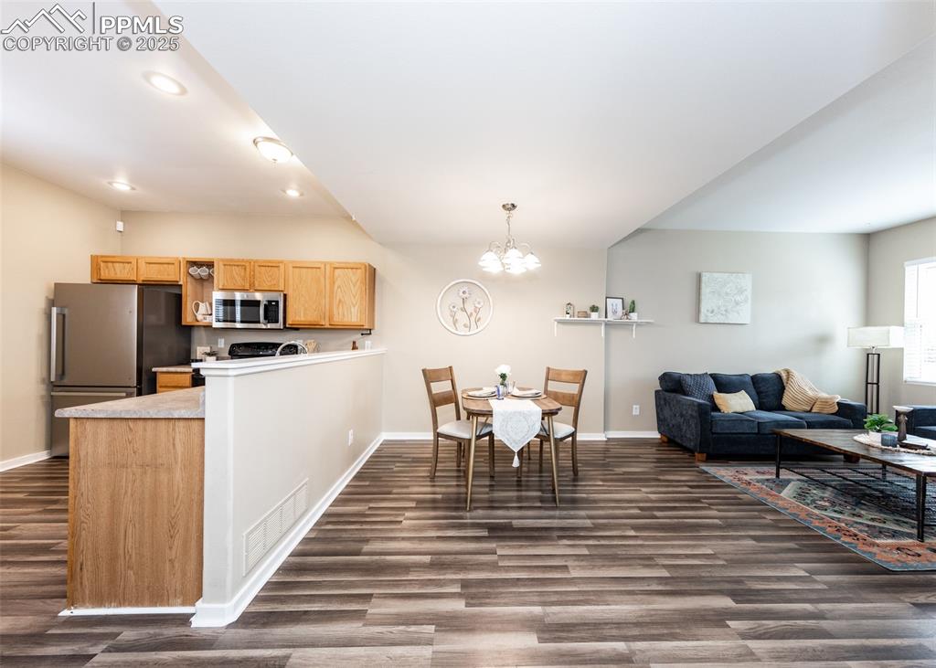 Image 9 of 36: Kitchen