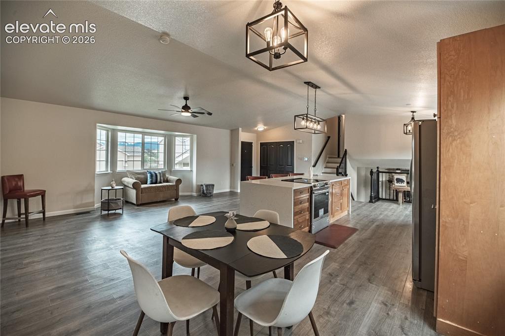 Image 19 of 38: Dining Area