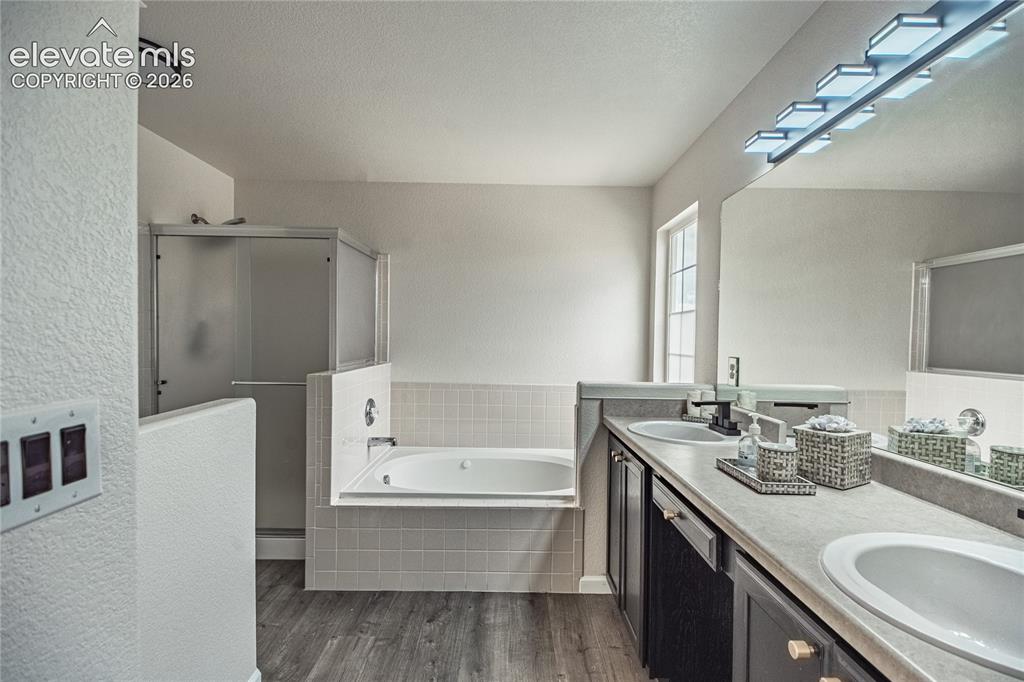 Image 8 of 38: Bathroom