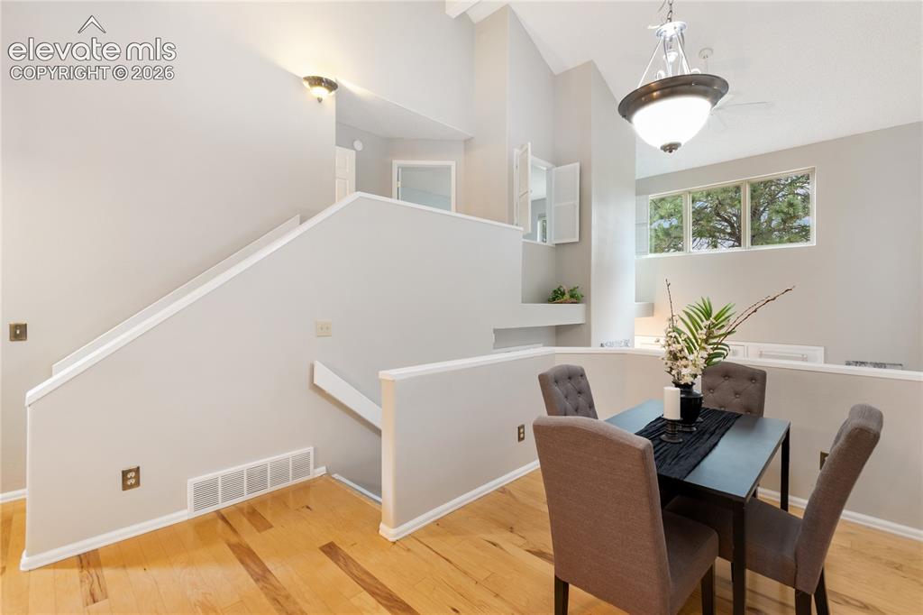 Image 13 of 34: Dining Area