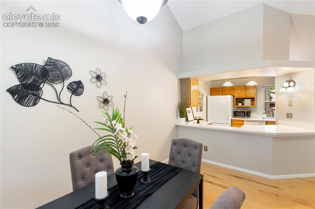 Image 15 of 34: Dining Area