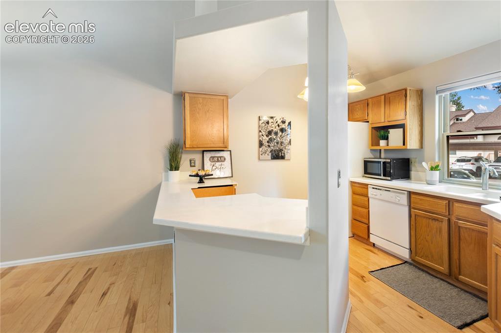 Image 18 of 34: Kitchen