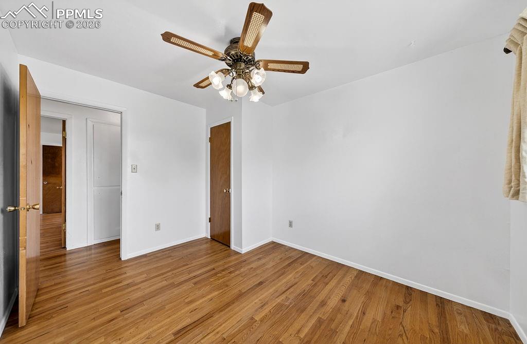 Image 17 of 29: Bedroom