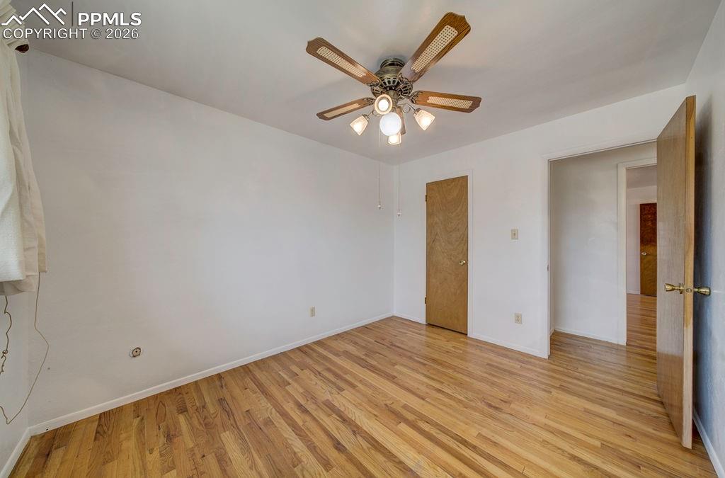 Image 21 of 29: Bedroom