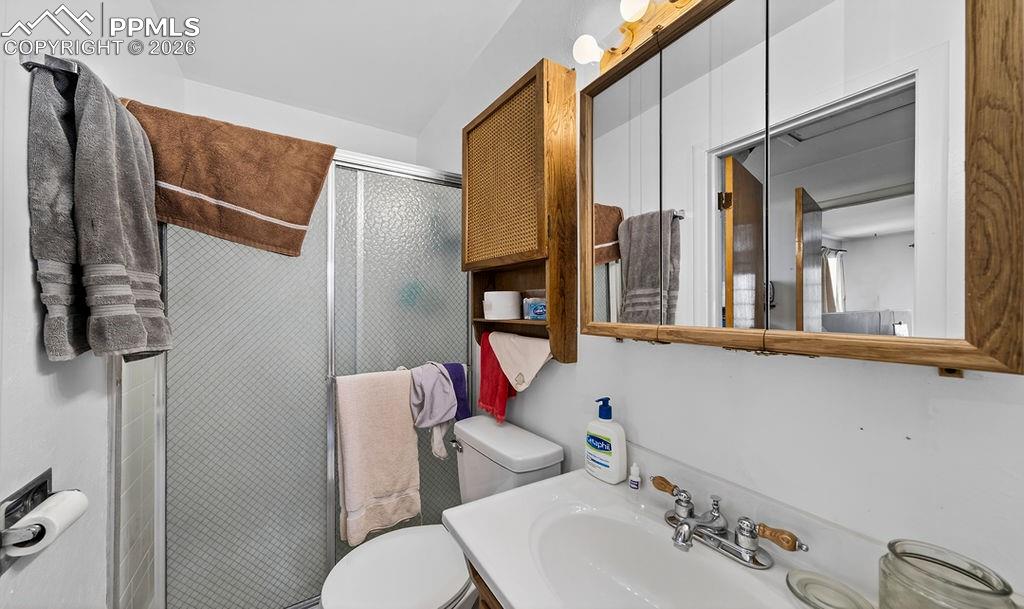 Image 23 of 29: Bathroom