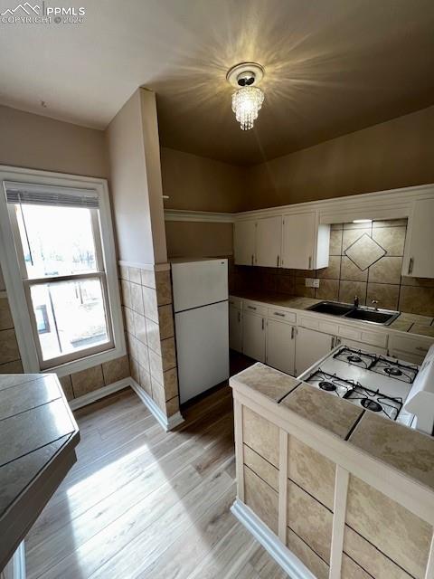Image 10 of 13: Kitchen of 209.50