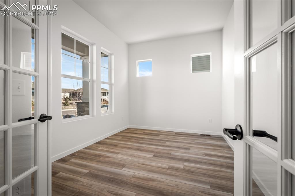 Image 13 of 36: Office