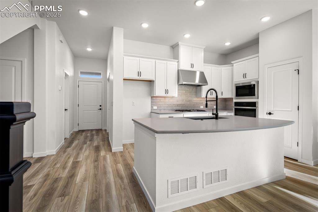 Image 3 of 36: Kitchen