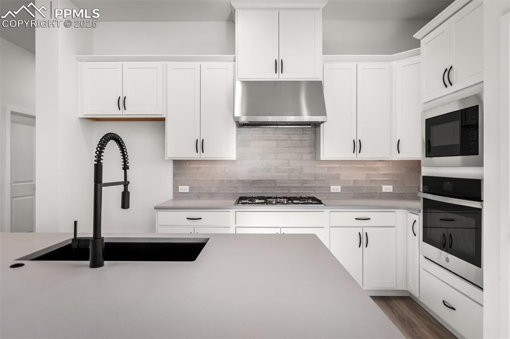 Image 4 of 36: Kitchen