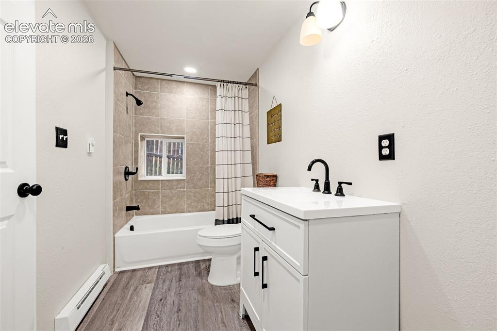 Image 15 of 26: Bathroom