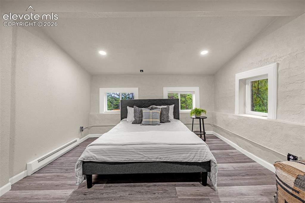Image 7 of 26: Bedroom