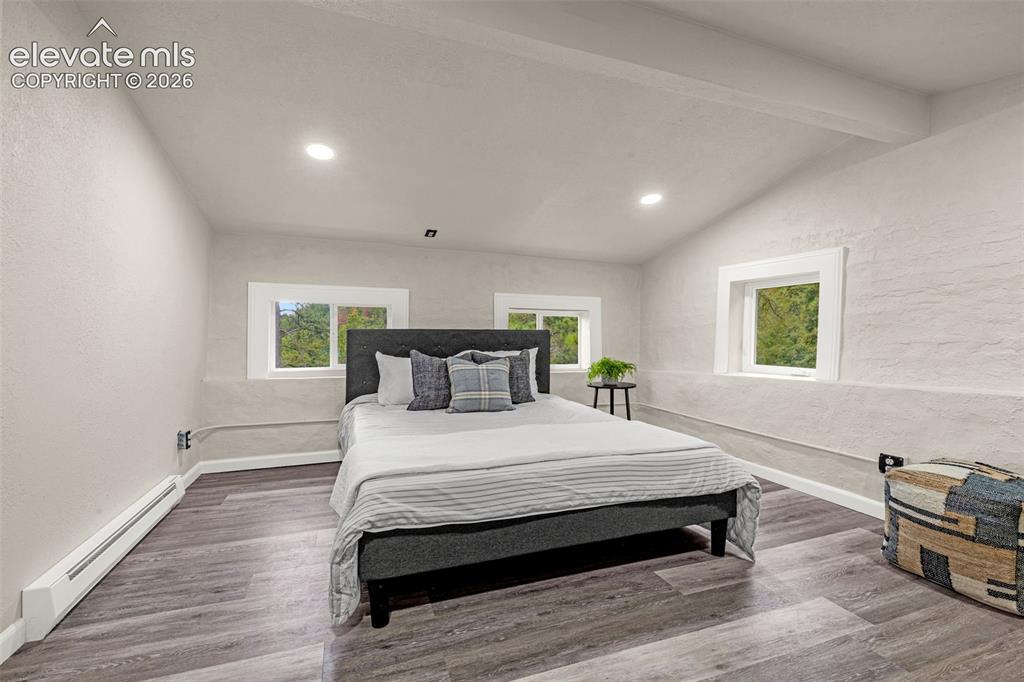 Image 8 of 26: Bedroom