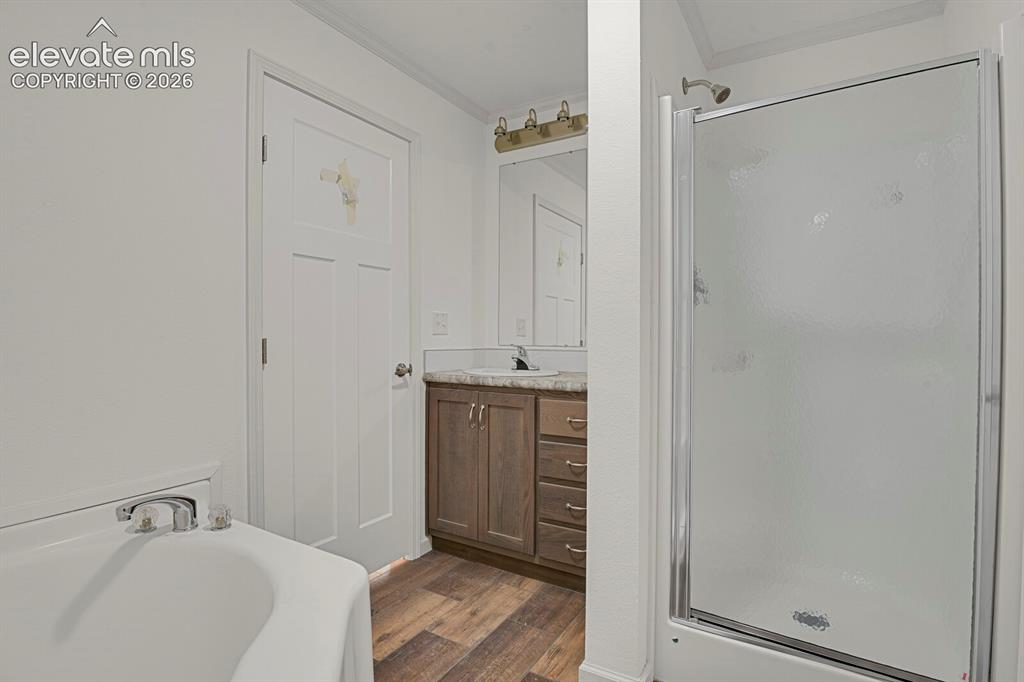 Image 15 of 27: Bathroom