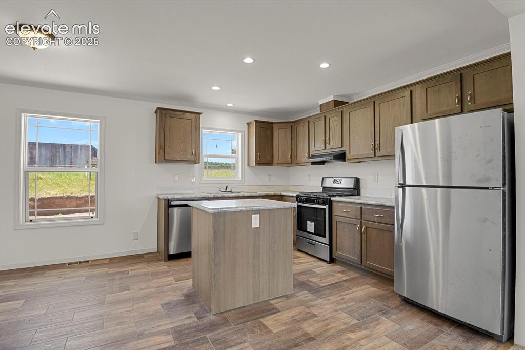 Image 6 of 27: Kitchen