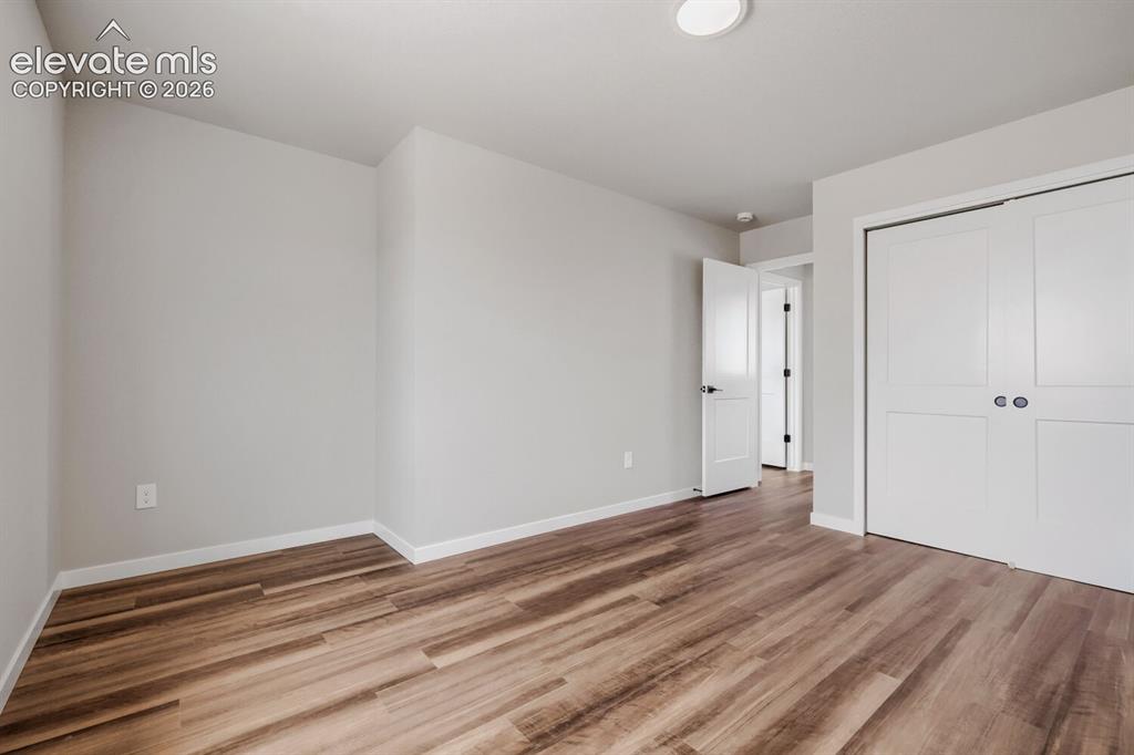 Image 25 of 31: Bedroom