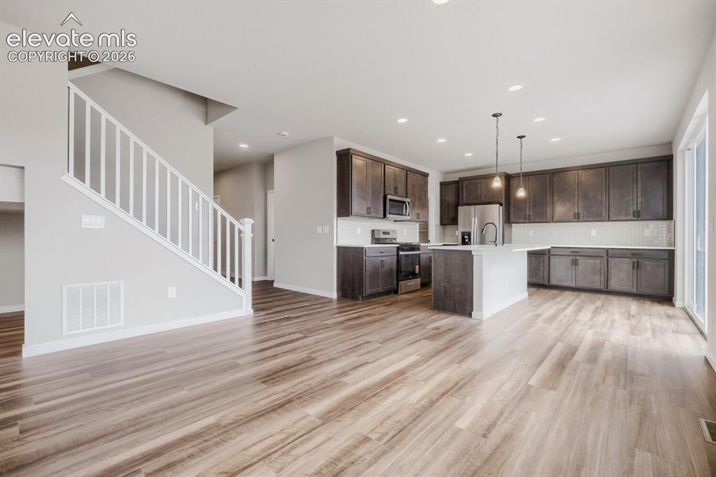 Image 6 of 31: Dining Area