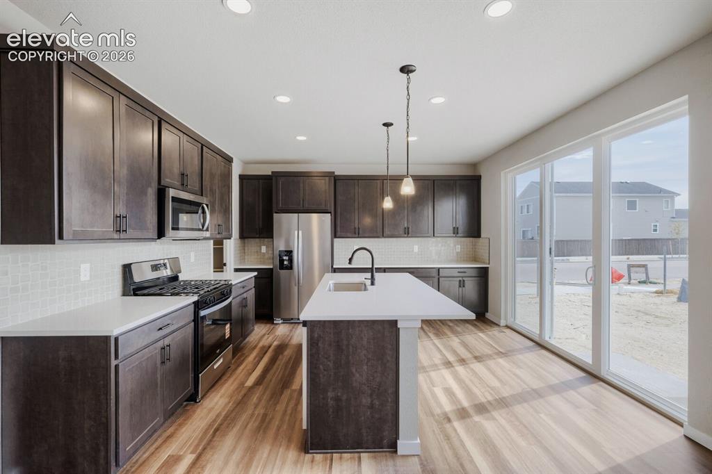 Image 8 of 31: Kitchen