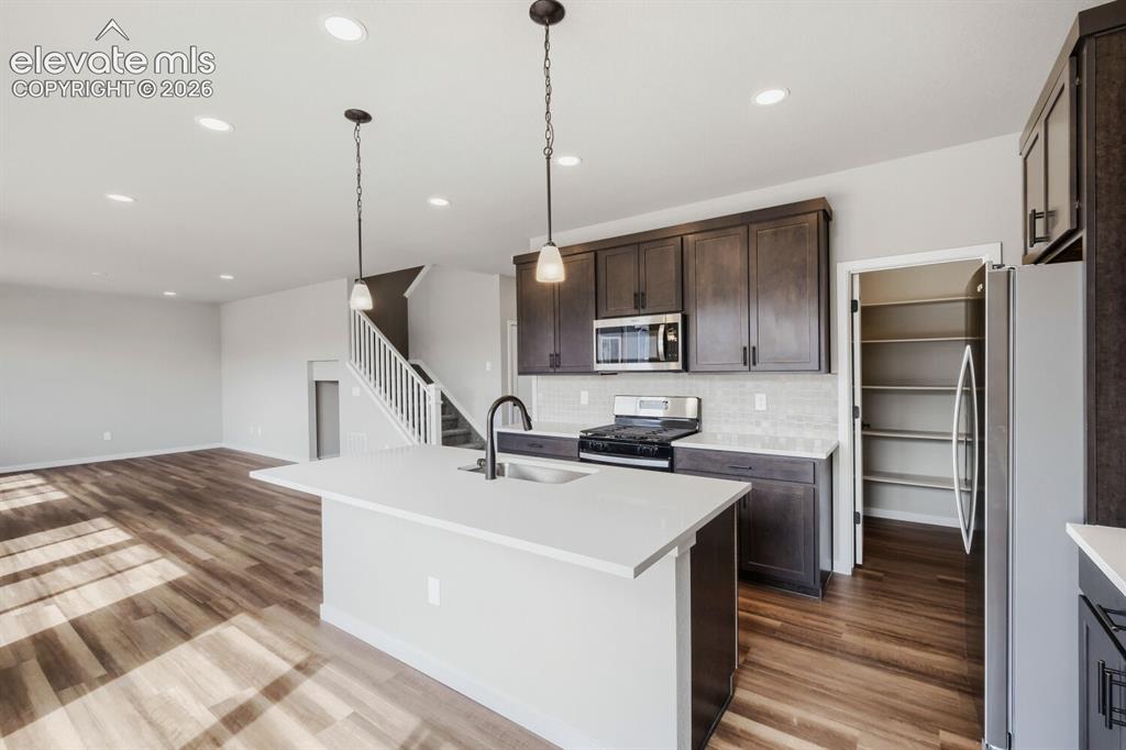 Image 9 of 31: Kitchen