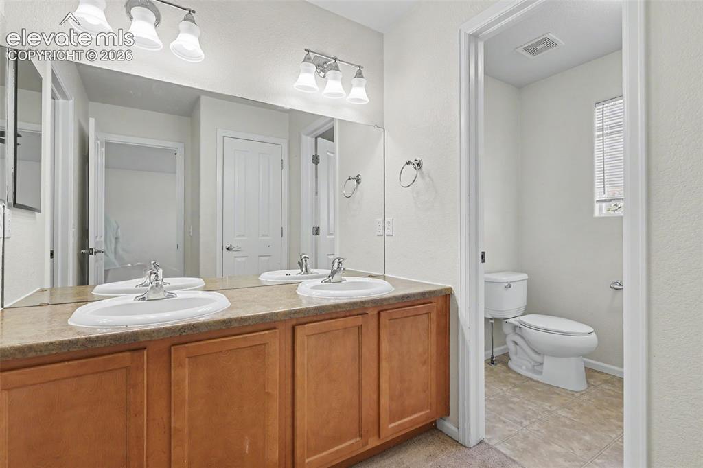 Image 19 of 28: Bathroom