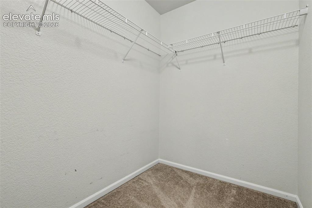 Image 23 of 28: Closet