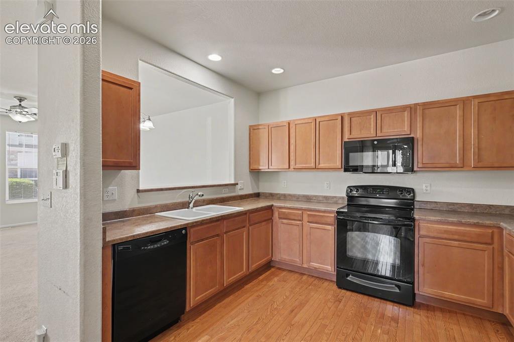 Image 5 of 28: Kitchen