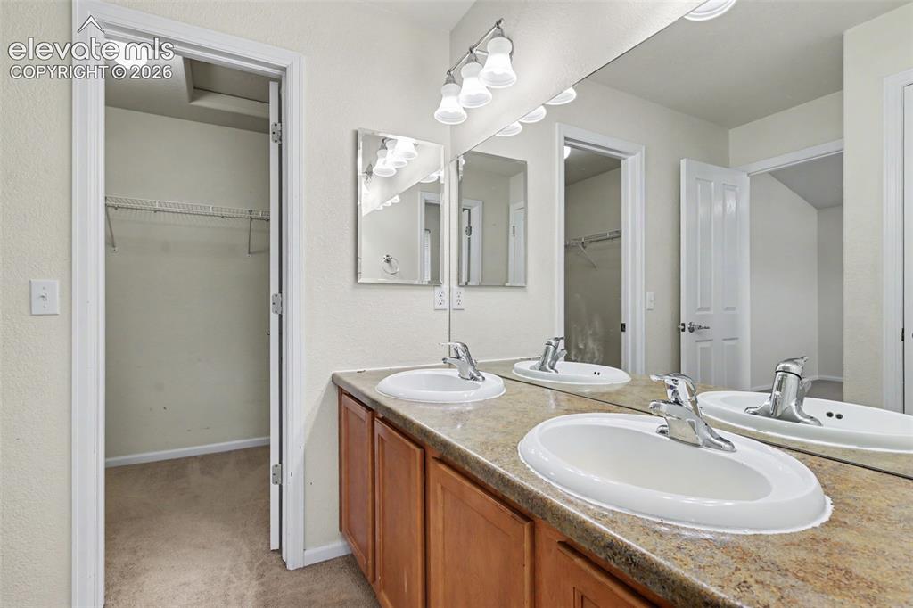 Image 7 of 28: Bathroom
