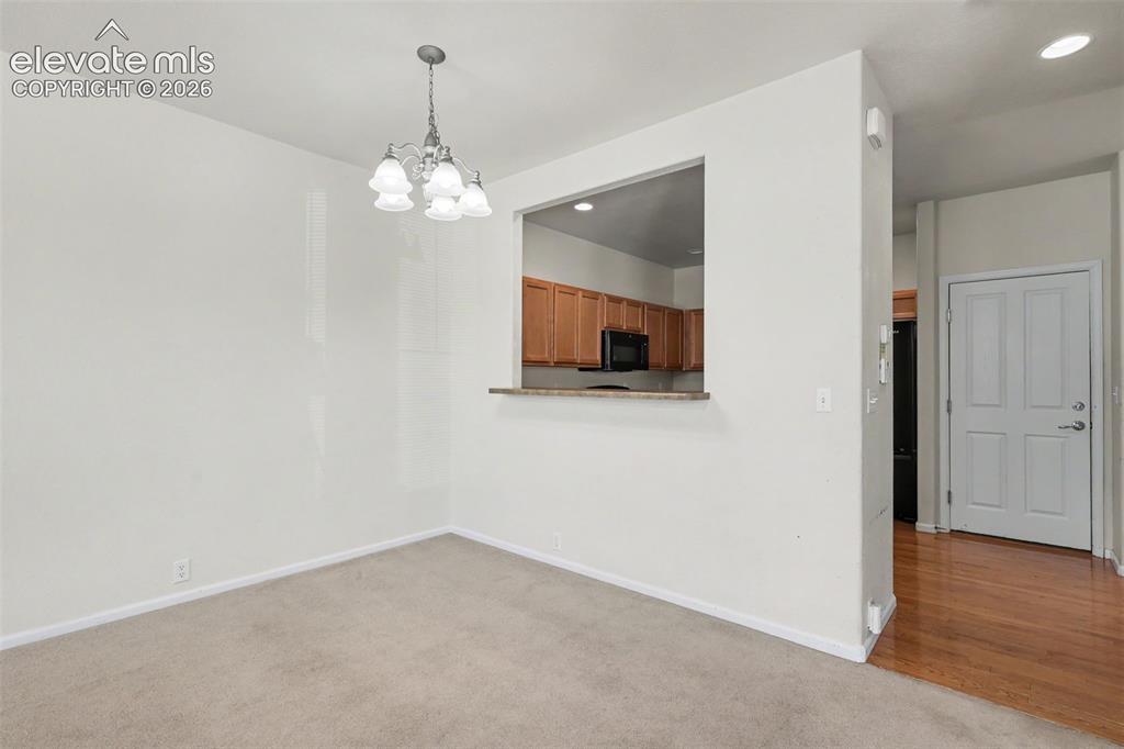 Image 9 of 28: Dining Area