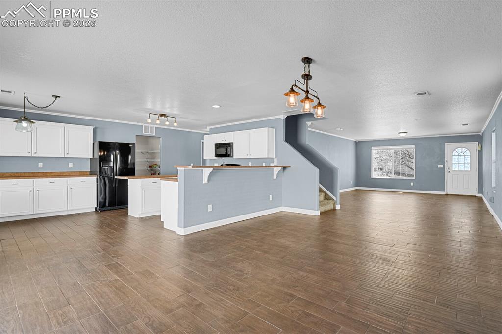 Image 10 of 50: Dining Room