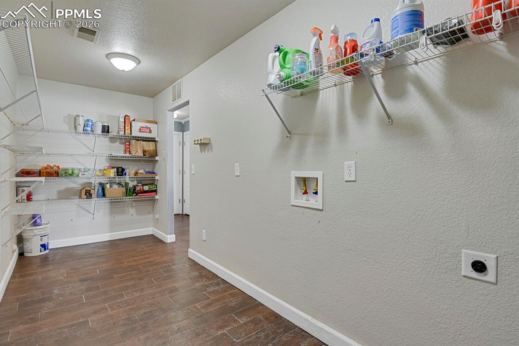 Image 22 of 50: Pantry