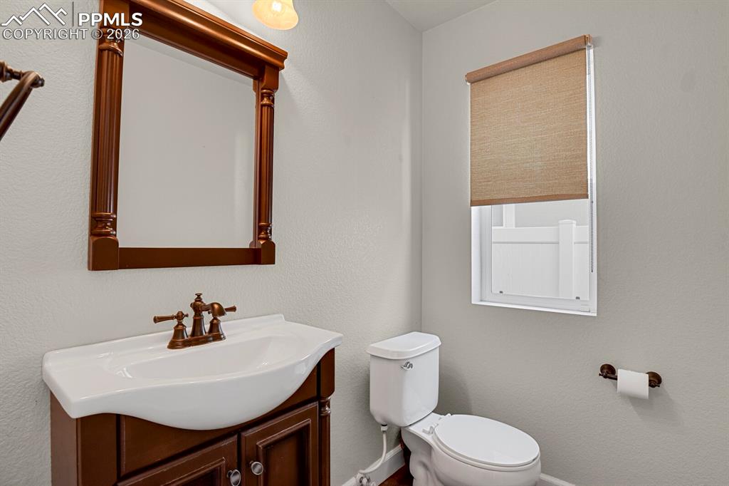 Image 23 of 50: Bathroom