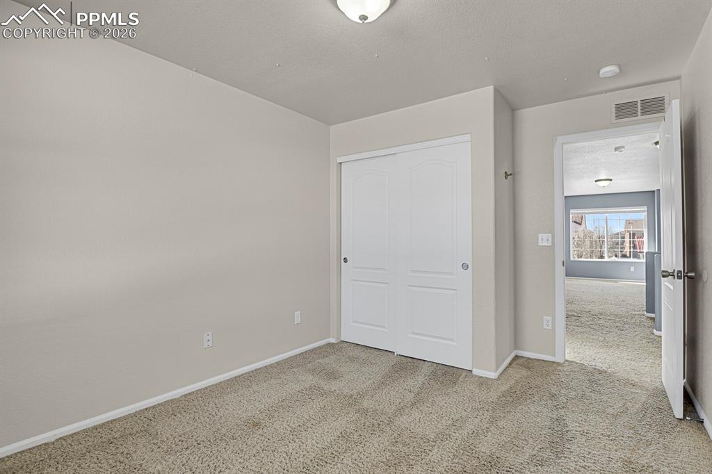 Image 34 of 50: Bedroom