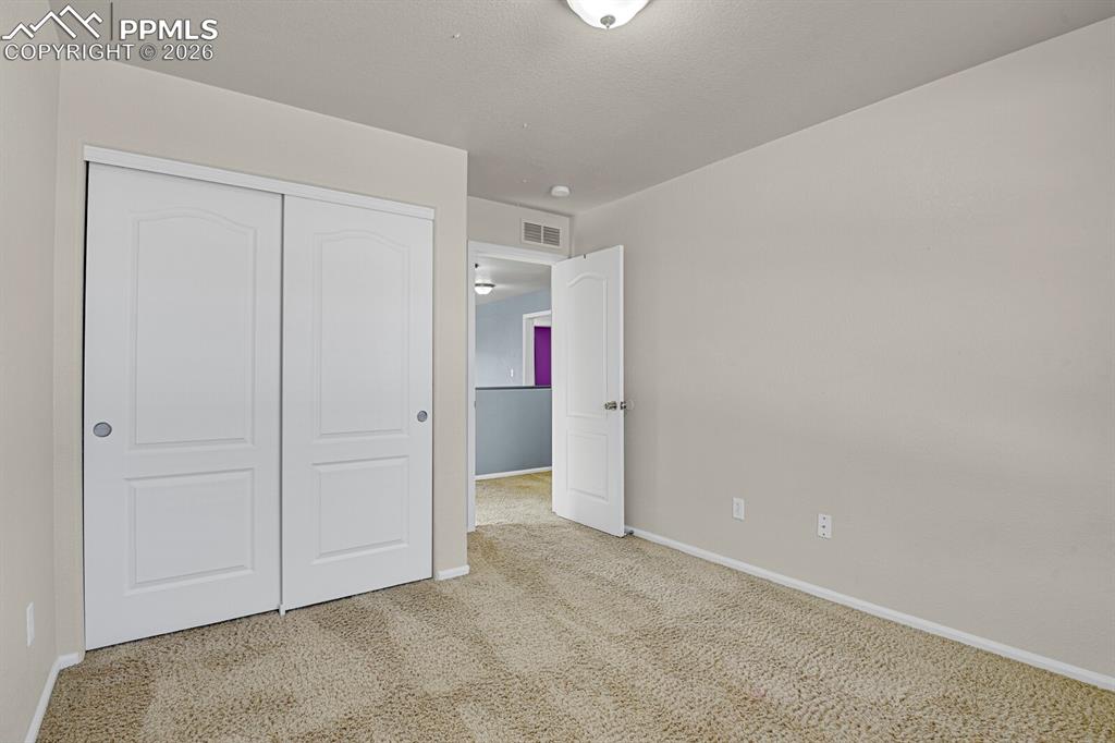 Image 35 of 50: Bedroom