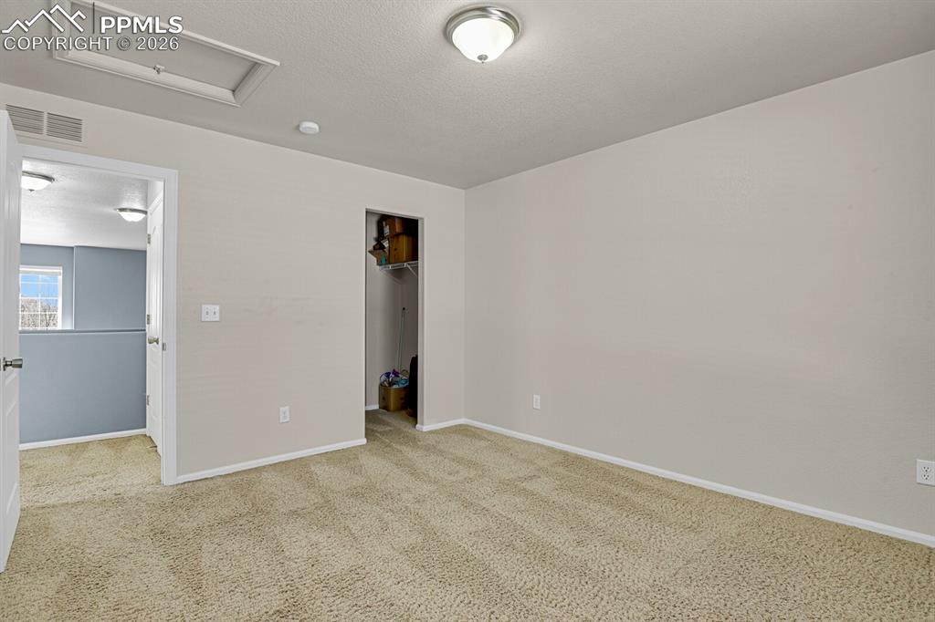 Image 38 of 50: Bedroom