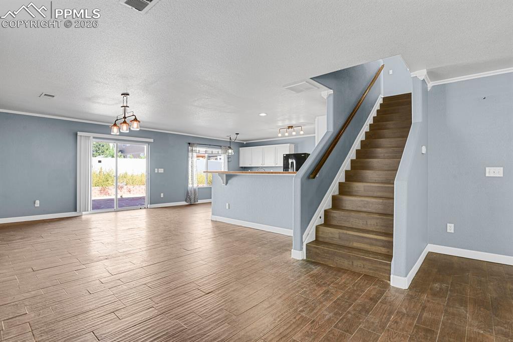 Image 8 of 50: Living Room