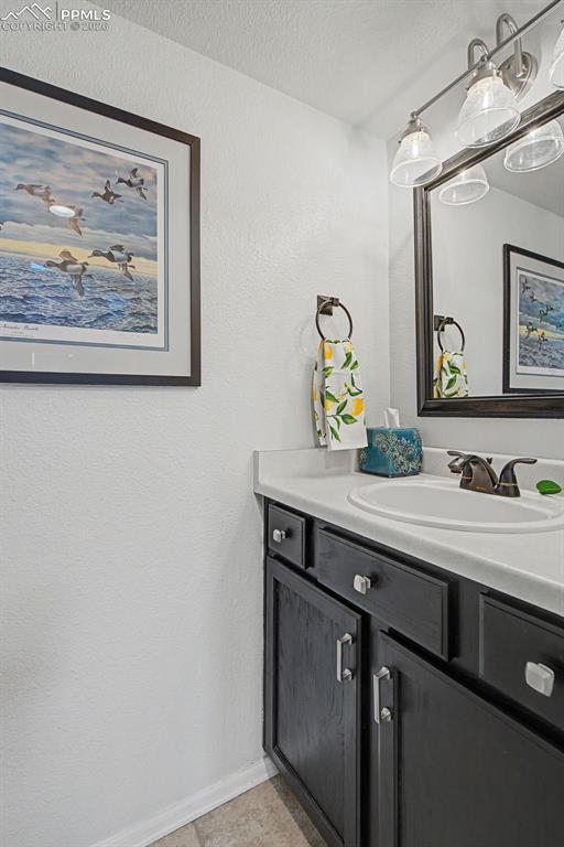 Image 16 of 48: Bathroom