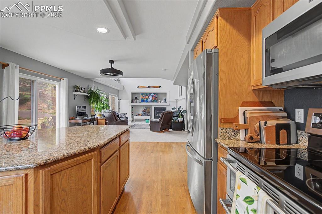 Image 9 of 48: Kitchen