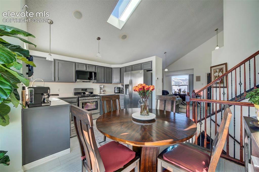 Image 16 of 42: Dining Area