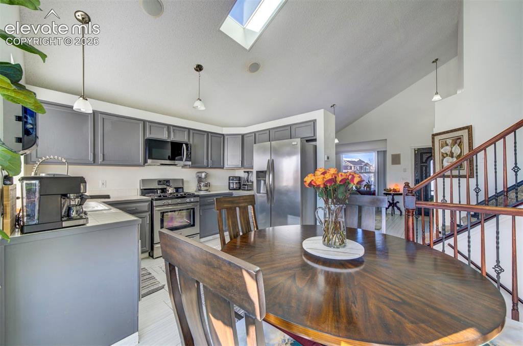 Image 17 of 42: Dining Area