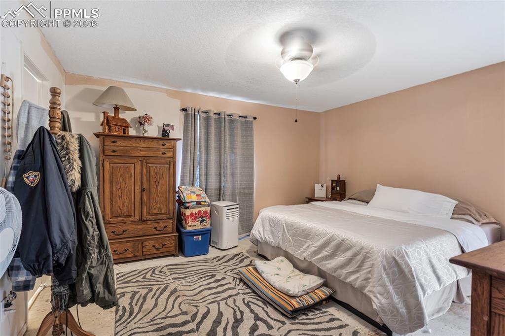 Image 18 of 26: Bedroom