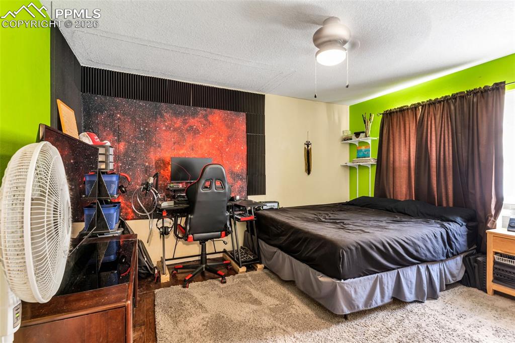 Image 20 of 26: Bedroom