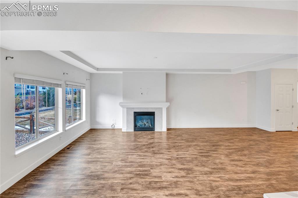 Image 17 of 32: Living Room