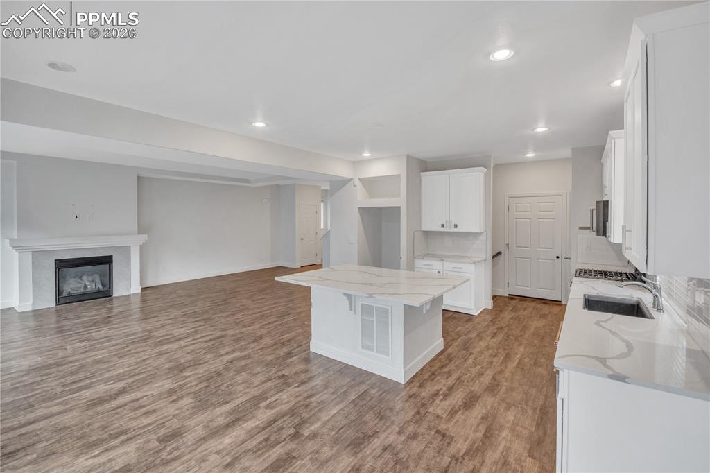 Image 19 of 32: Kitchen