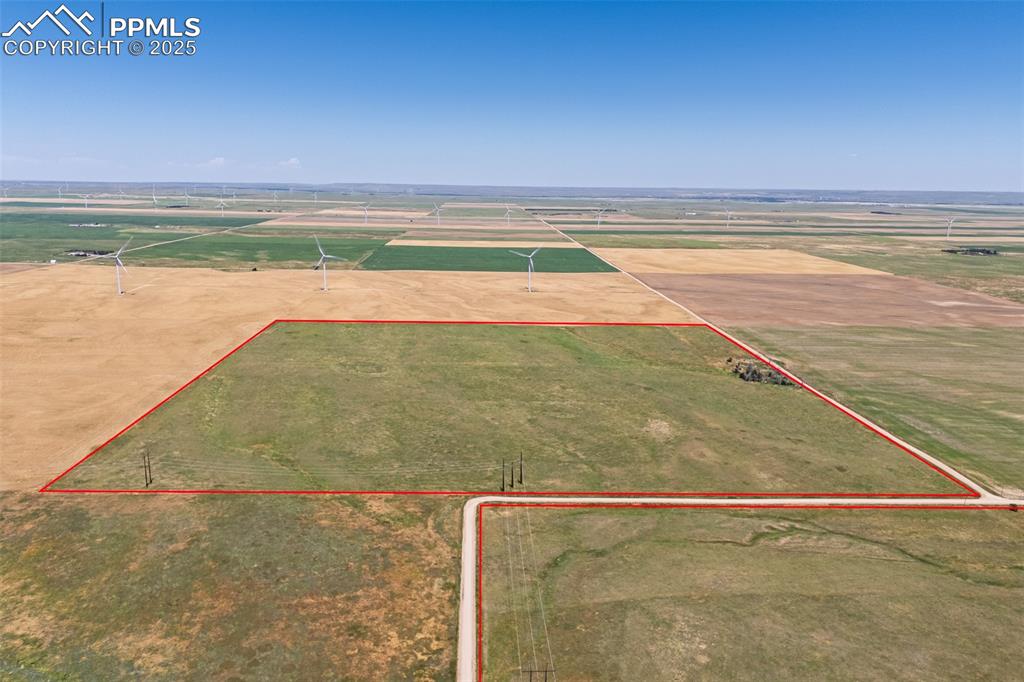 Image 15 of 20: Property lines are approximate and are not a survey