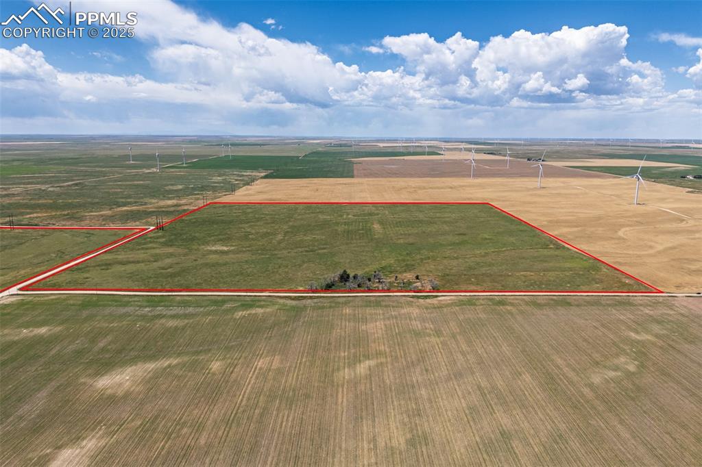 Image 17 of 20: Property lines are approximate and are not a survey