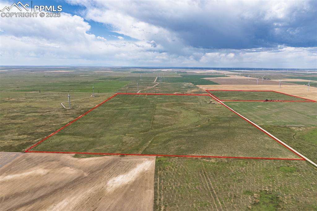 Image 8 of 20: Property lines are approximate and are not a survey