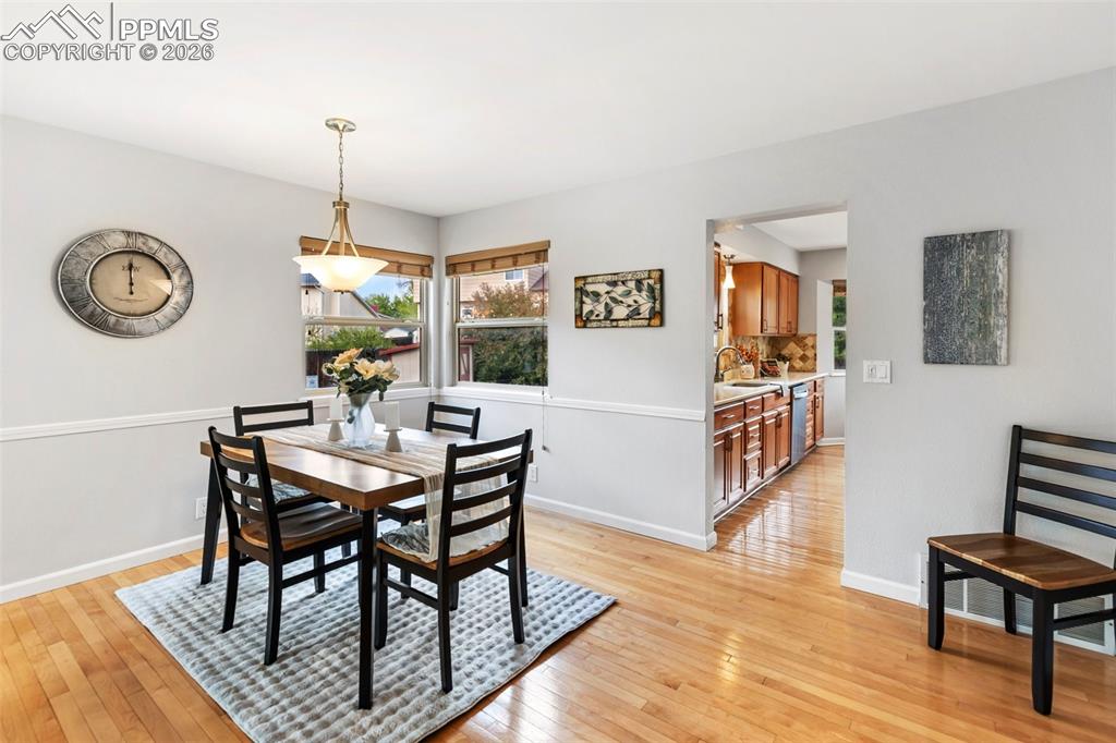 Image 12 of 43: Dining Area
