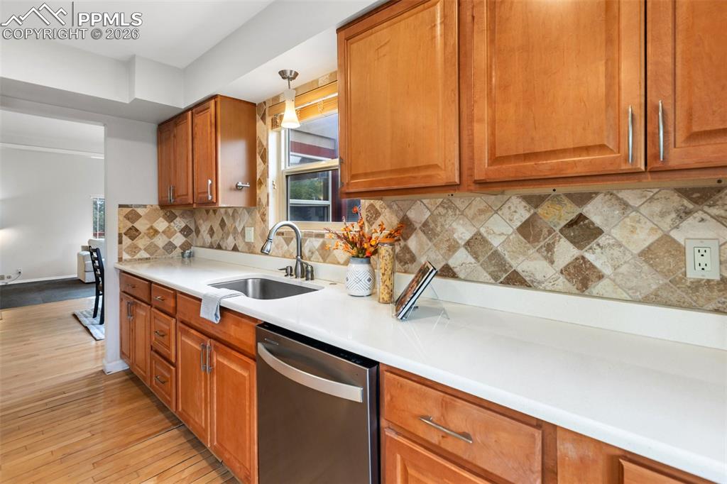 Image 14 of 43: Kitchen
